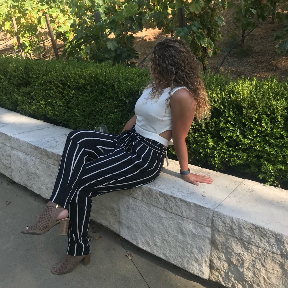 White Sleeveless Crop Top with back cutout, size large